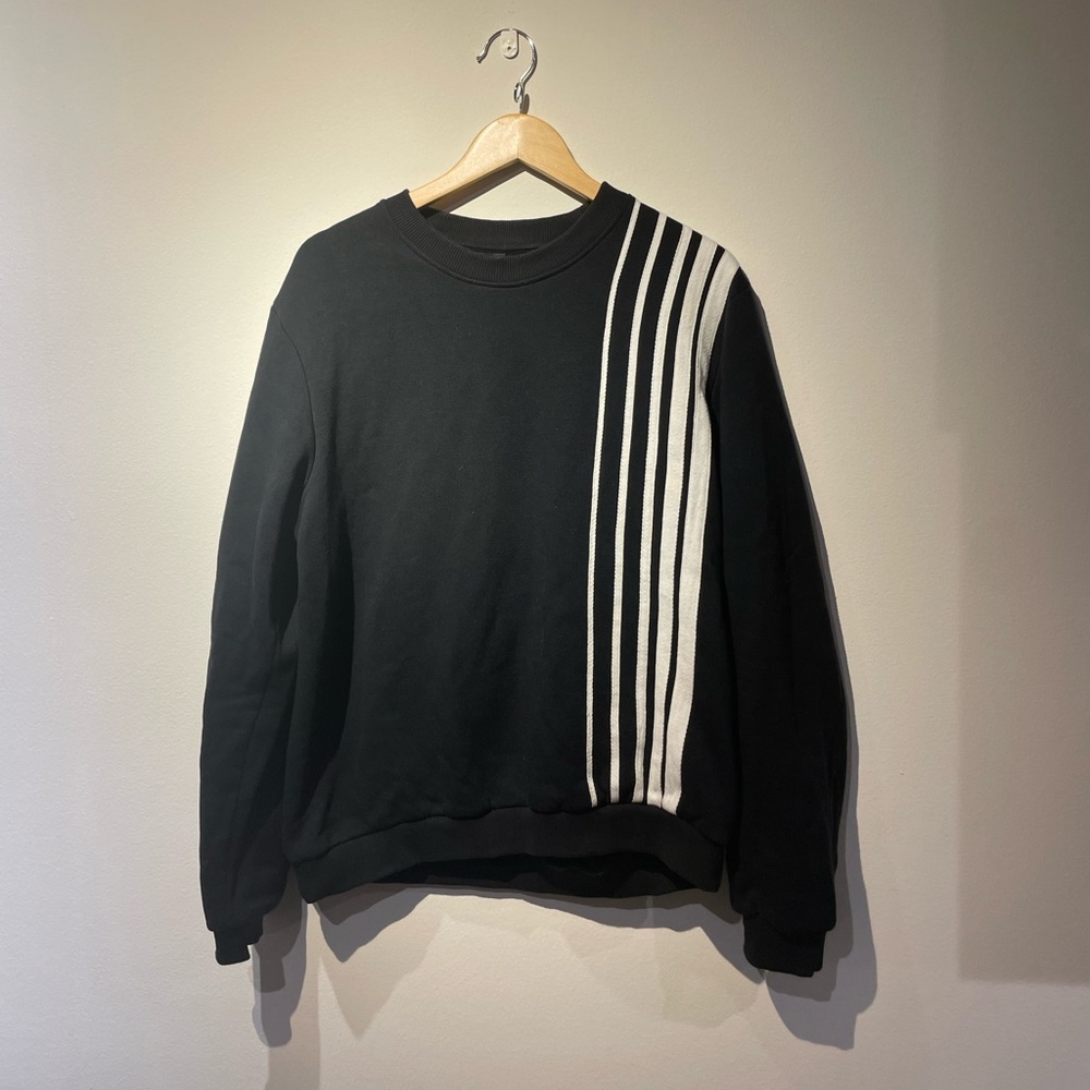 JONNY COTA STUDIO Striped Crew Neck Pullover
Size: L